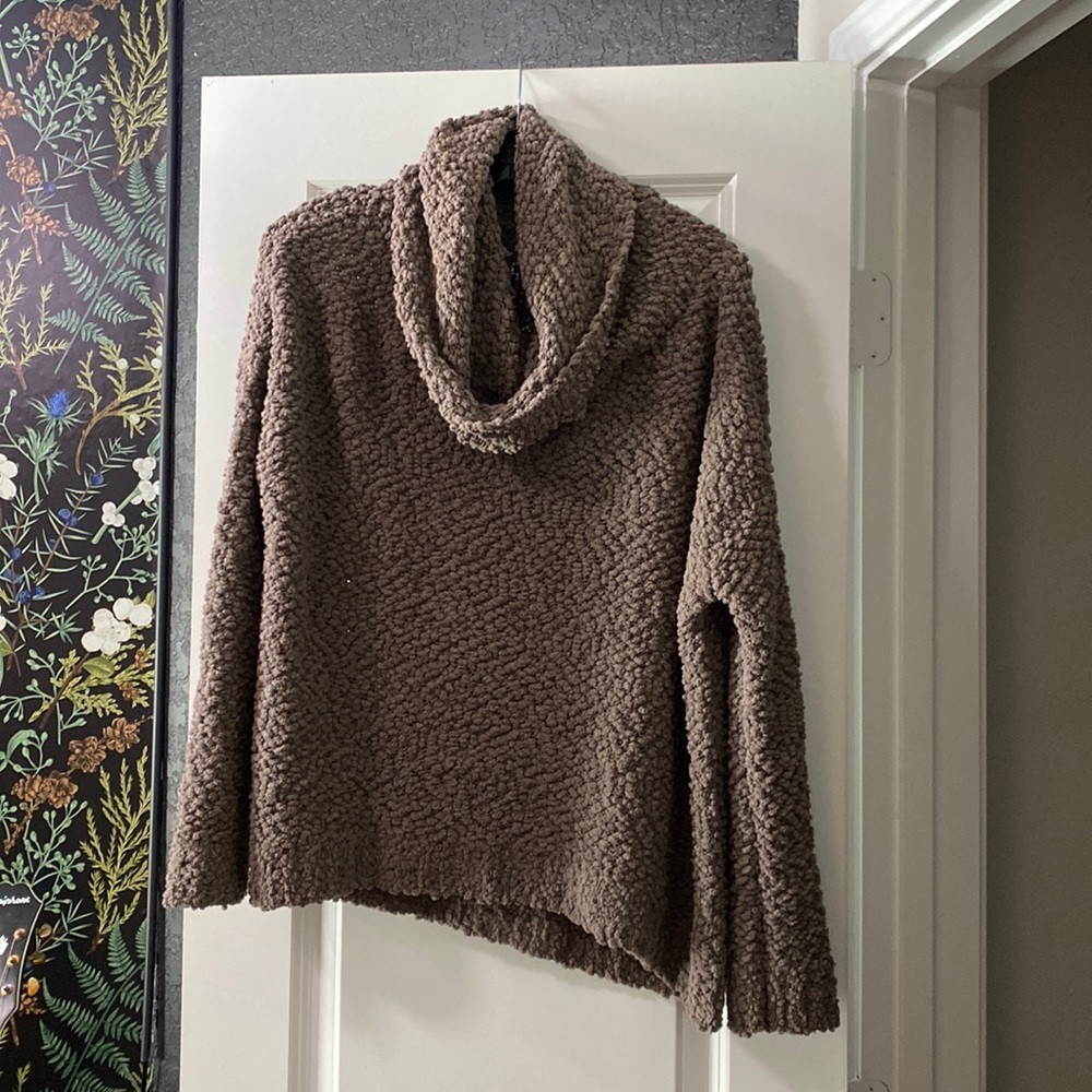 Medium taupe sweater top